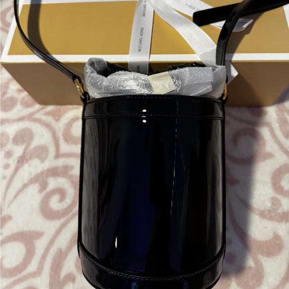 Audrey Medium Patent Leather Bucket Bag (Michael Kors Collection) - Picture 2 of 9